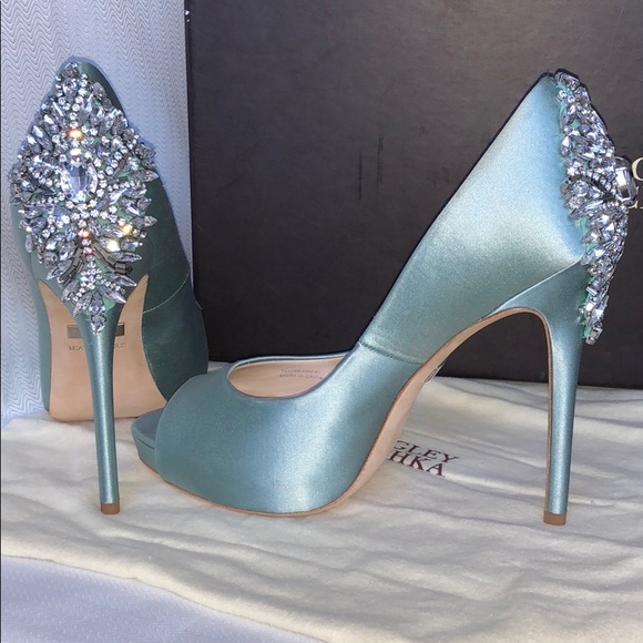 Badgley Mischka Shoes - ✨Badgley Mischka Kiara Heels